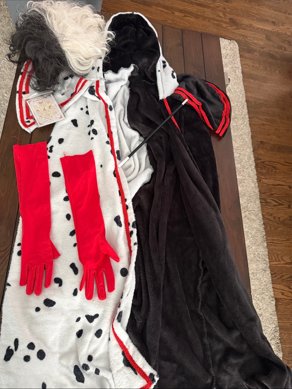 Cruella de Vil Costume One Size Fits Most Wig Gloves & Prop Cigarette